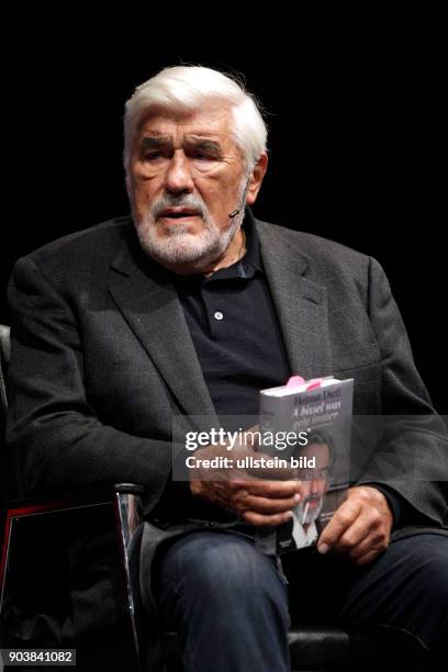 Tamara Dietl spricht mit Mario Adorf über die Erinnerungen des Menschen und Regisseurs Helmut Dietl, die seine Wittwe Tamara in der Biografie "A...