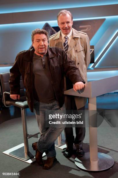 Dreharbeiten zur WDR-Komödie "Schnitzel geht immer". Das Bild zeigt die Schauspieler v.l.: Armin Rohde und Ludger Pistor in der Quizsendung. Inhalt:...