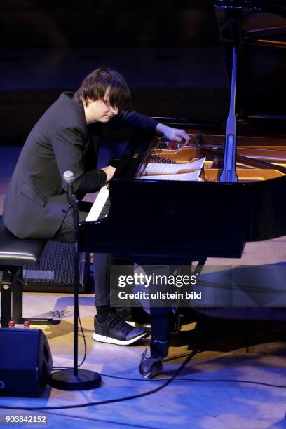 Michael Wollny und Vincent Peirani am 14. Februar 2017 in der Philharmonie Köln