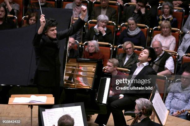 Michael Sanderling leitet das Gürzenich-Orchester Köln in Begleitung des südkoreanischen Pianisten Sunwook Kim Philharmonie Köln