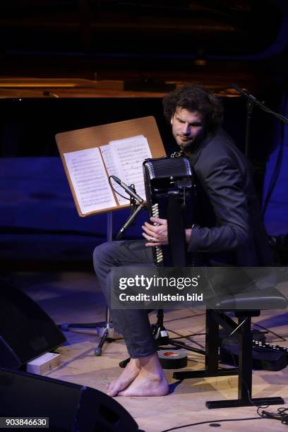 Michael Wollny und Vincent Peirani am 14. Februar 2017 in der Philharmonie Köln