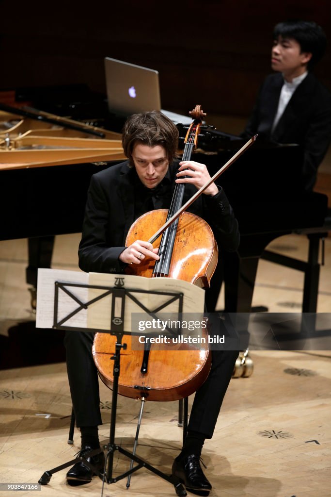 Eric Le Sage (Klavier) gastiert in Begleitung von Alec Frank-Gemmill (Horn), Christian Poltéra (Violoncello) und Sebastian Klinger (Violoncello) und Kit Armstrong (Klavier) in der Philharmonie Köln