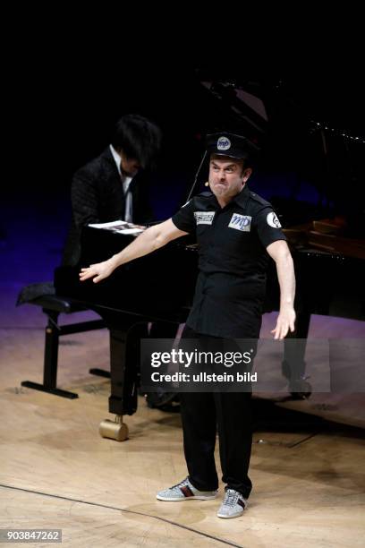 Igudesman & Joo Aleksey Igudesman und der englisch-koreanische Pianist Hyung-ki Joo gastieren mit ihrer Show ?And Now Mozart?Philharmonie Köln