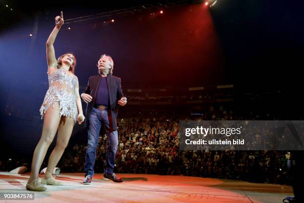 Andrea Berg "Die Tournee des Jahres! Live 2017" Im Wechsel mit der Kölner Mundartgruppe Höhner, bestehend aus v.l.: Micki Schläger , Jens Streifling...