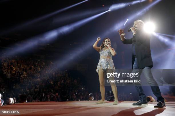 Andrea Berg "Die Tournee des Jahres! Live 2017" Im Wechsel mit der Kölner Mundartgruppe Höhner, bestehend aus v.l.: Micki Schläger , Jens Streifling...