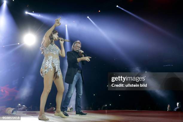 Andrea Berg "Die Tournee des Jahres! Live 2017" Im Wechsel mit der Kölner Mundartgruppe Höhner, bestehend aus v.l.: Micki Schläger , Jens Streifling...