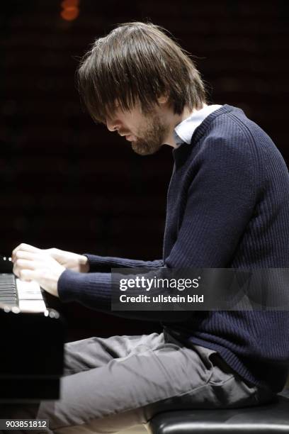 Daniil Trifonov gastiert mit Werken von Robert Schumann, Dmitrij Schostakowitsch und Igor Strawinsky am 04. Februar 2017 in der Philharmonie Köln