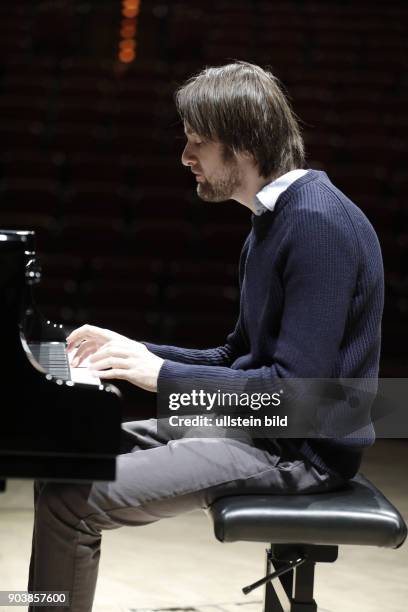 Daniil Trifonov gastiert mit Werken von Robert Schumann, Dmitrij Schostakowitsch und Igor Strawinsky am 04. Februar 2017 in der Philharmonie Köln