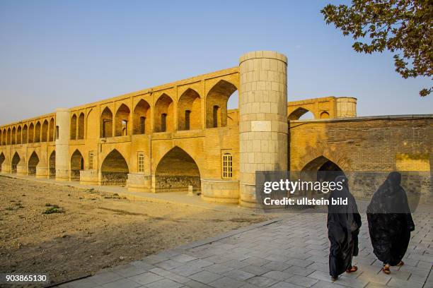 Si-o-se Pol Bruecke, 33-Bogen-Bruecke, Isfahan, Esfahan, Iran, IRN, Islamische Republik Iran, Gottesstaat, Persien, Vorderasien, Schiiten, Islam,...