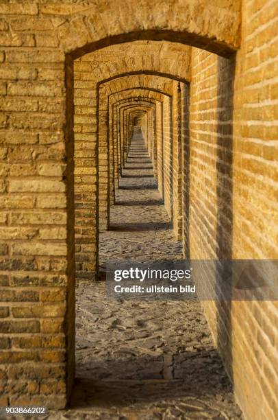 Si-o-se Pol Bruecke, 33-Bogen-Bruecke, Isfahan, Esfahan, Iran, IRN, Islamische Republik Iran, Gottesstaat, Persien, Vorderasien, Schiiten, Islam,...