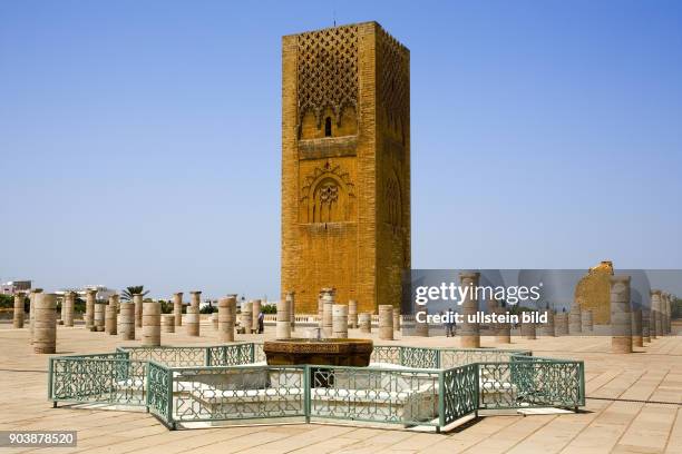 Nordafrika, MAR, Marokko, Rabat. Schon von weitem sichtbar ist der Tour Hassan, das Wahrzeichen Rabats. Ein unvollendetes Minarett und zahllose...