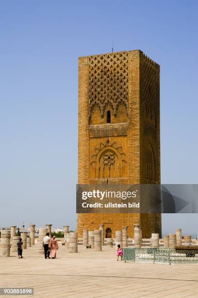 Nordafrika, MAR, Marokko, Rabat. Schon von weitem sichtbar ist der Tour Hassan, das Wahrzeichen Rabats. Ein unvollendetes Minarett und zahllose...