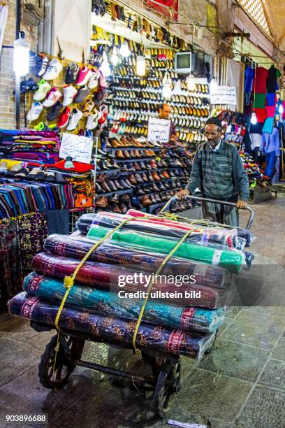 Der Grosse Basar, Basar-e-Bosorg, Isfahan, Esfahan, Iran, IRN, Islamische Republik Iran, Gottesstaat, Persien, Vorderasien, Schiiten, Islam, Muslime,...