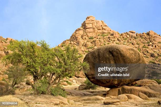 Nordafrika, MAR, Marokko, Tafraoute, das Zentrum der Ammeln, eines Zweiges der Chleuh-Berber, liegt auf 1000 m Hoehe in einer grandiosen...