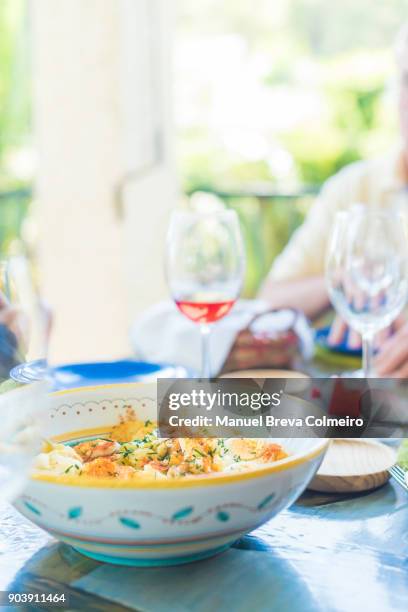 potato salad - reunion familia stock pictures, royalty-free photos & images