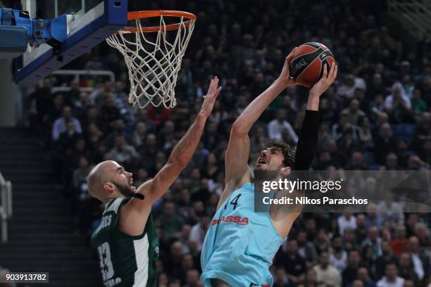 Ante Tomic, #44 of FC Barcelona Lassa competes with Nick Calathes, #33 of Panathinaikos Superfoods Athens during the 2017/2018 Turkish Airlines...