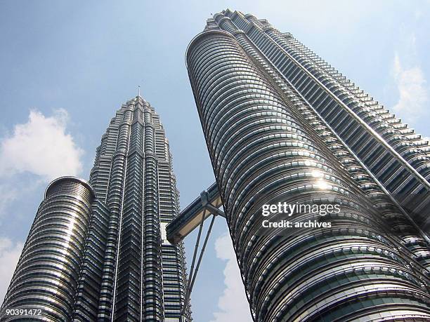 petronas twin towers - skybridge petronas twin towers stock pictures, royalty-free photos & images