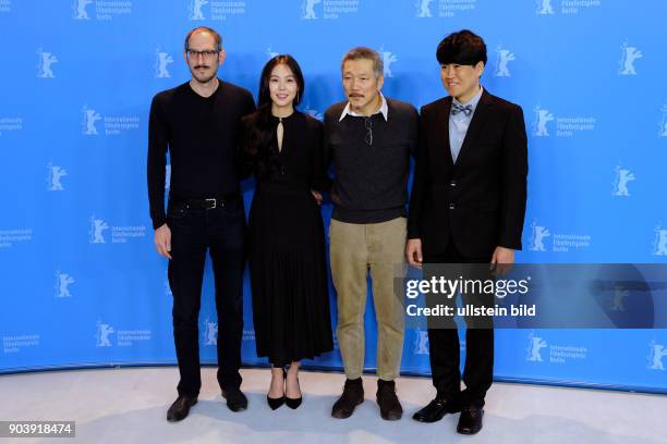 Cutter Mark Peranson, Schauspielerin kim Minhee, Regisseur Hong Sangsoo und Kameramann Park Hong-Yeol während des Photo Calls zum Film BAMUI...