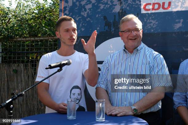 Spitzenkandidat Frank Henkel und Kandidat David Paul auf dem Kiezfest des CDU-Ortsverbands Greifswalder Straße in Berlin-Prenzlauer Berg
