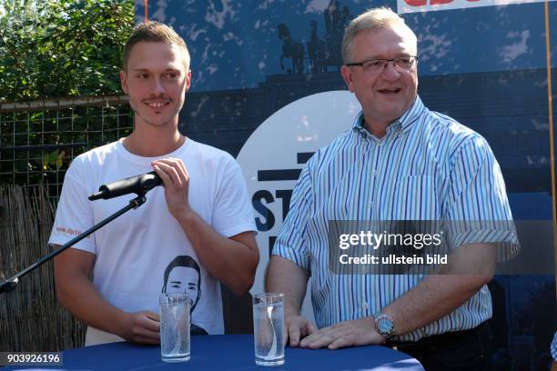 Spitzenkandidat Frank Henkel und Kandidat David Paul auf dem Kiezfest des CDU-Ortsverbands Greifswalder Straße in Berlin-Prenzlauer Berg