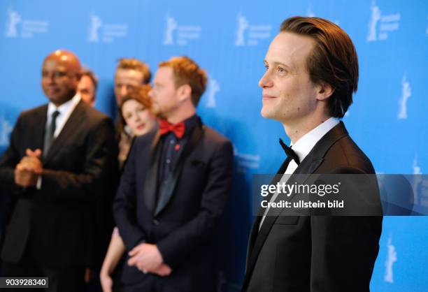 Schauspieler August Diehl, Regisseur Raoul Peck, Schauspieler Alexander Scheer, Hannah Steele und Stefan Konarske während des Photo Calls zum Film LE...