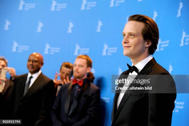 Schauspieler August Diehl, Regisseur Raoul Peck, Schauspieler Alexander Scheer und Stefan Konarske während des Photo Calls zum Film LE JEUN KARL MARX...