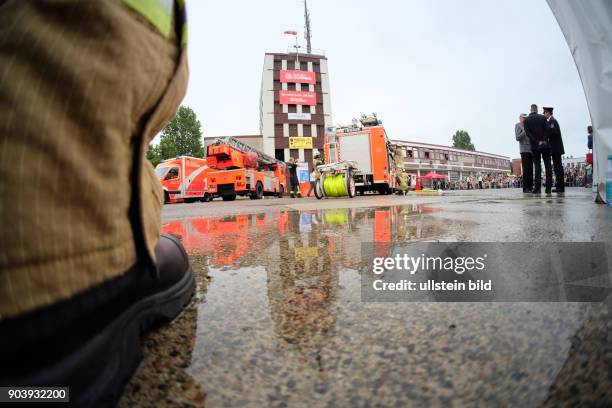 Vereidigung und Auszeichnung von 150 Feuerwehrleuten aller Laufbahnen in Anwesenheit von Landesbranddirektor Wilfried Gräfling und Innensenator Frank...