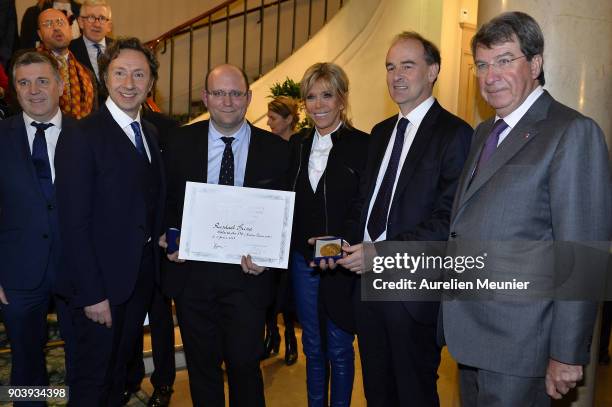 Stephane Bern, Raphael Spina, French First Lady Brigitte Macron, Guillaume d'Andlau and Xavier Darcos pose as they attend the Prix Histoire et Prix...