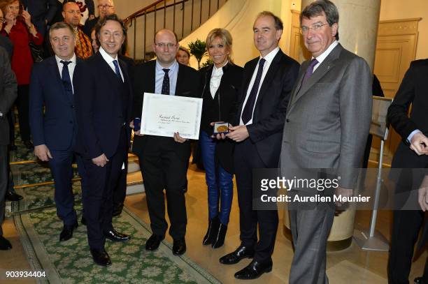Stephane Bern, Raphael Spina, French First Lady Brigitte Macron, Guillaume d'Andlau and Xavier Darcos pose as they attend the Prix Histoire et Prix...