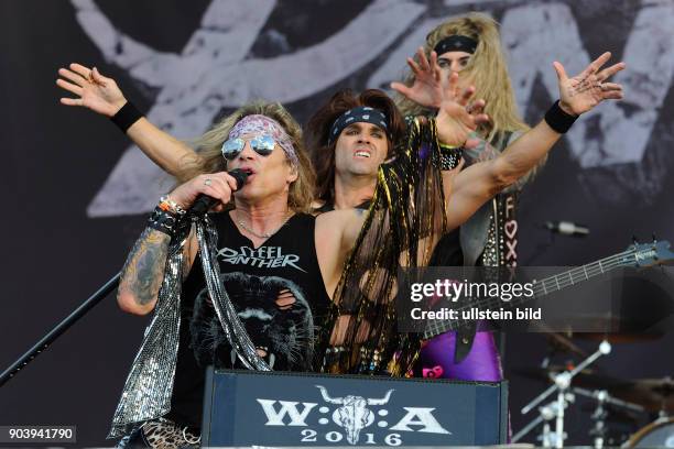 Sänger Michael Starr, Gitarrist Satchel und Bassist Lexxi Foxx auf dem 27. Wacken-Open-Air Festival 2016