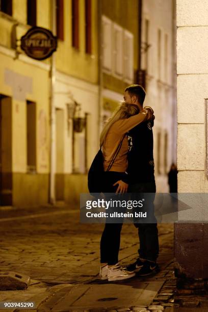 Junges Paar in der Altstadt von Poznan - Polen