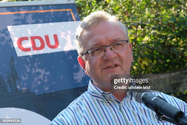 Spitzenkandidat Frank Henkel und Kandidat David Paul auf dem Kiezfest des CDU-Ortsverbands Greifswalder Straße in Berlin-Prenzlauer Berg