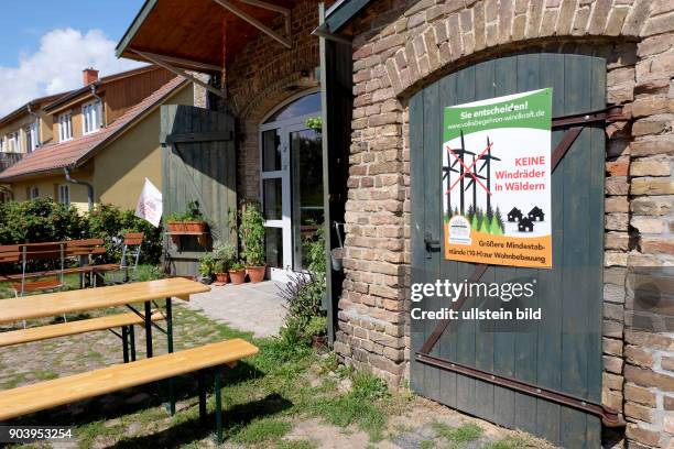 Keine Windräder in der Wäldern - Protestplakat gegen Windräder auf dem Hof der Bäckerei Vollkern in Rohrlack