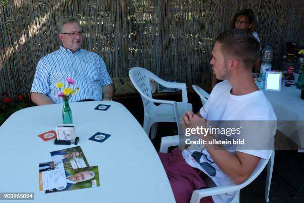 Spitzenkandidat Frank Henkel und Kandidat David Paul auf dem Kiezfest des CDU-Ortsverbands Greifswalder Straße in Berlin-Prenzlauer Berg