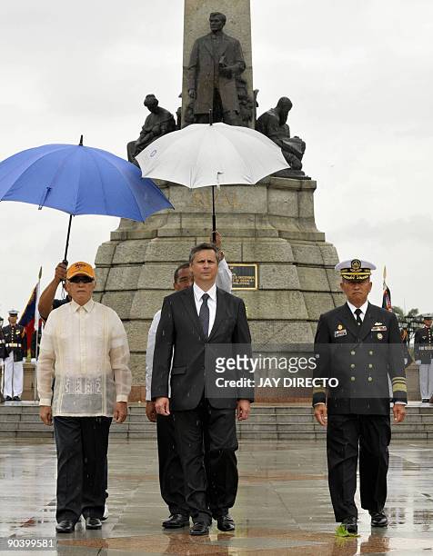 Czech Republic Prime Minister Jan Fischer leads a wreath-laying ceremony with Manila Mayor Alfredo Lim and Philippine Navy Vice-Admiral Ferdinand...