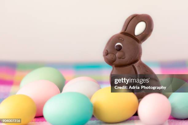 chocolate easter bunny - easter rabbit ストックフォトと画像