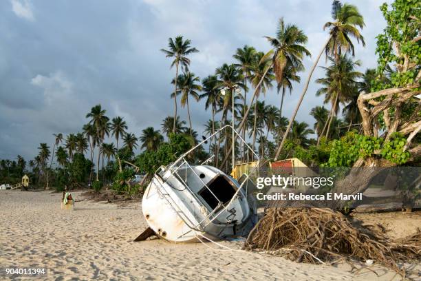 sailboat destroyed by hurricane maria - puerto rico hurricane stockfoto's en -beelden