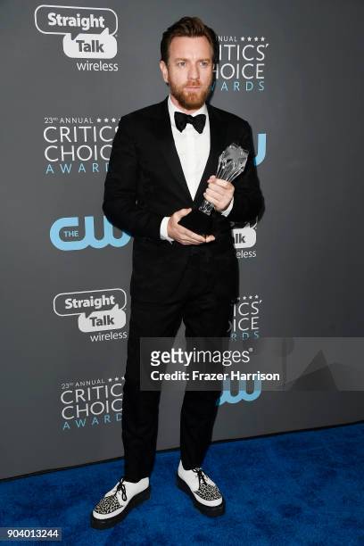 Actor Ewan McGregor, winner of Best Actor in a Movie/Limited Series for 'Fargo', poses in the press room during The 23rd Annual Critics' Choice...