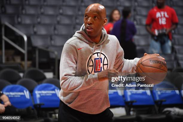 Sam Cassell warms up with the LA Clippers prior to the game against the Atlanta Hawks on January 8, 2018 at STAPLES Center in Los Angeles,...