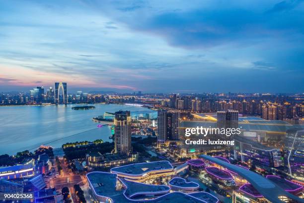 suzhou industrial park nacht - suzhou stock-fotos und bilder