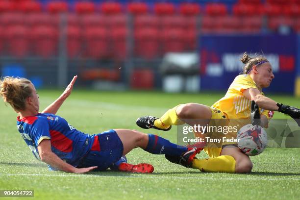 Hannah Brewer of the Jets contests the ball with Sarah Willacy of Adelaide during the round 11 W-League match between the Newcastle Jets and Adelaide...