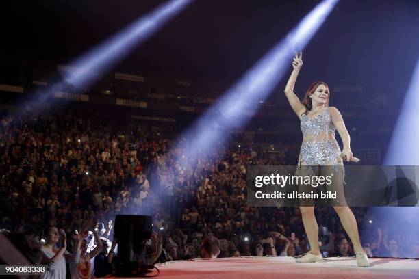 Andrea Berg "Die Tournee des Jahres! Live 2017" Im Wechsel mit der Kölner Mundartgruppe Höhner, bestehend aus v.l.: Micki Schläger , Jens Streifling...