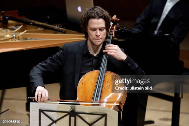 Eric Le Sage gastiert in Begleitung von Alec Frank-Gemmill , Christian Poltéra , Sebastian Klinger und Kit Armstrong Philharmonie Köln