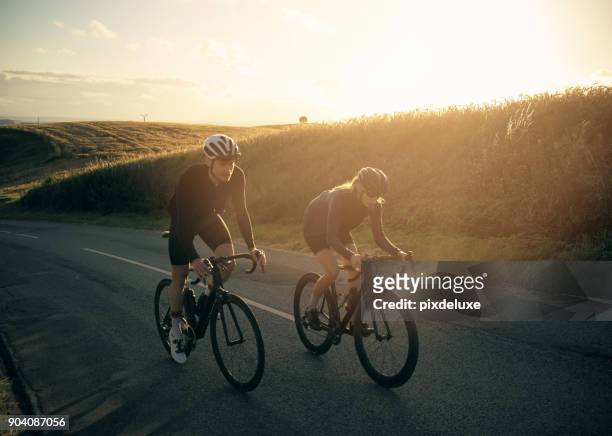 unsere fitness steigern - denmark cycling stock-fotos und bilder