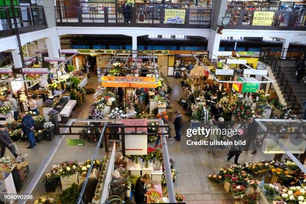 Verkufsstände auf dem Markt in der Jahrhunderthalle in Wroclaw/Breslau