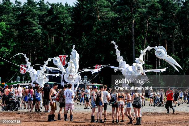 Besucher zum Hurricane-Festival 2016 in Scheeßel. Durch Starkregen, Gewitter und Sturm sind mehr als Hälfte der Bands ausgefallen. Feuerwehr und THW...