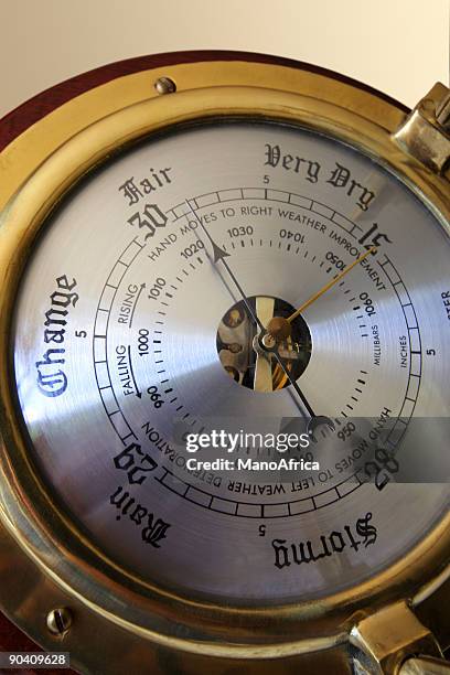 schönem wetter barometer - barometer stock-fotos und bilder