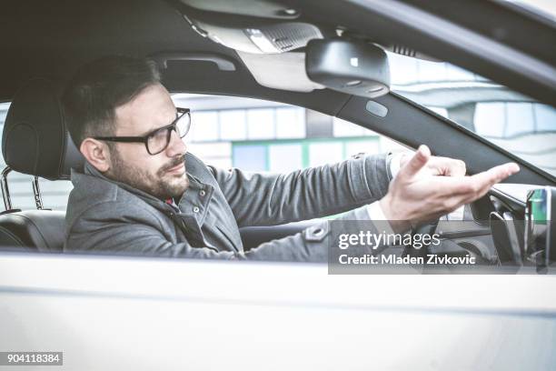 vorsicht. - trotzanfall stock-fotos und bilder