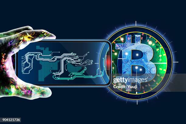 monedas poco y iphones y android manos - biosensor fotografías e imágenes de stock