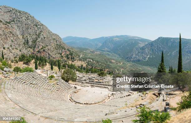 delphi greece - templo de apolo naxos imagens e fotografias de stock